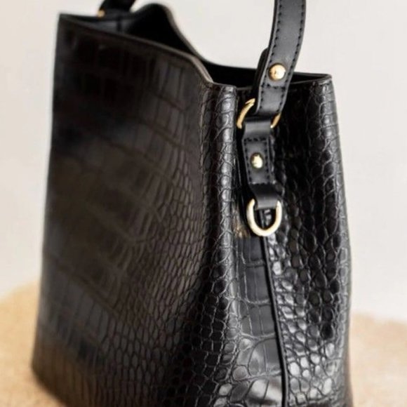 NWT AOTA Black Vegan Crocodile Handbag/Crossbody Purse - Picture 2 of 13